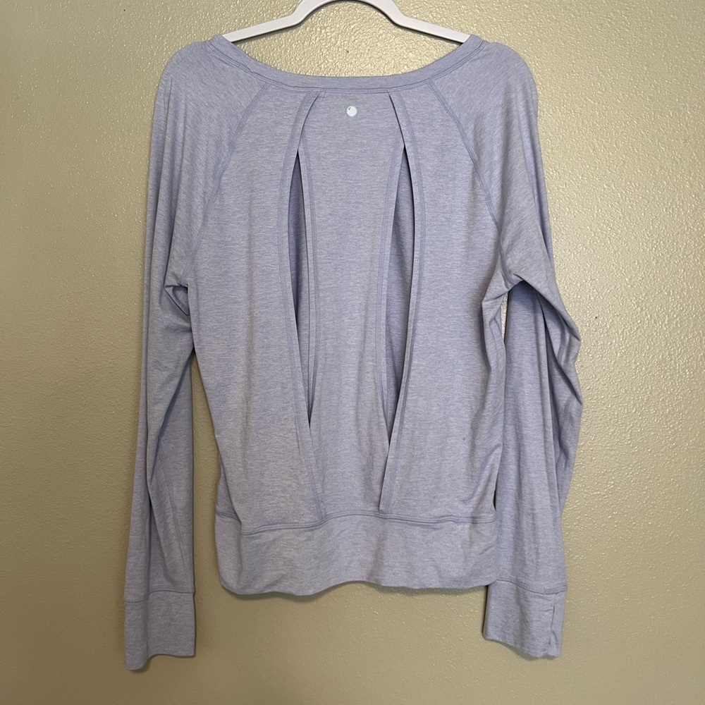 Light Purple long sleeve. open back detail. Extremely soft. Size L. thumb holes